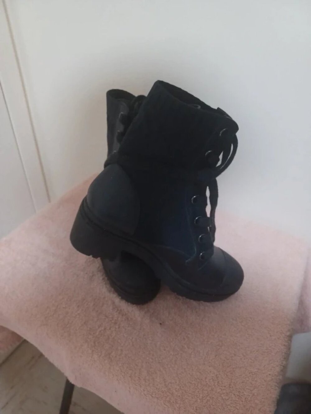 boots - Picture 1 of 2